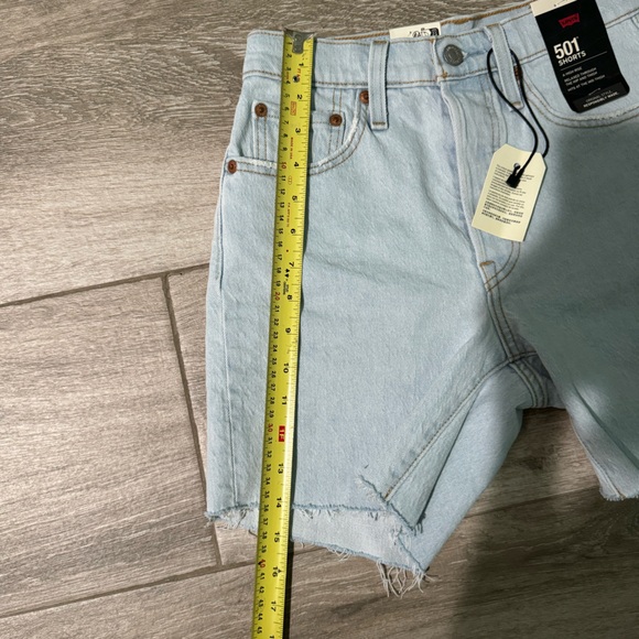 Women’s Levi 501 Shorts - Picture 4 of 5